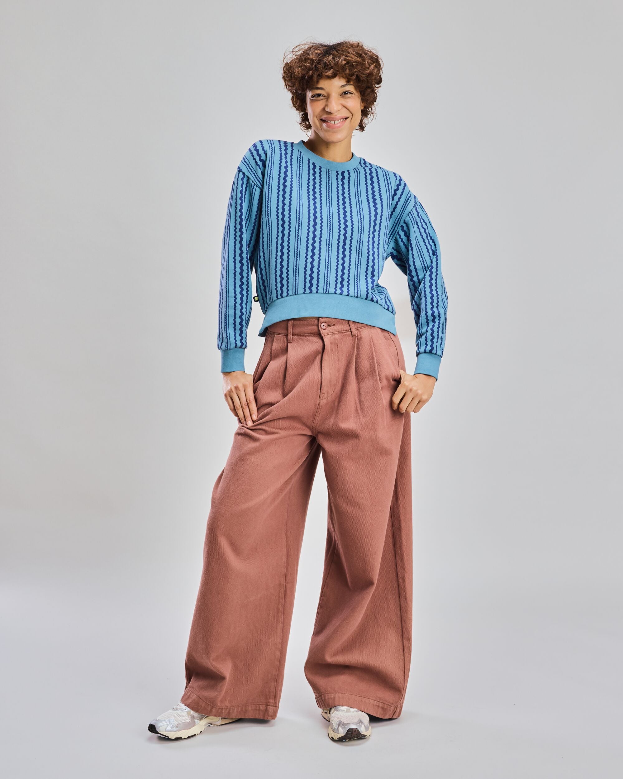 Wavy Stripes Sweatshirt Blue